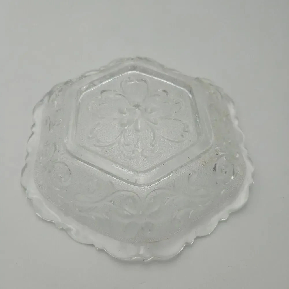 Vintage‎ Indiana Glass Floral Clear Scalloped Rim Salad Bowl